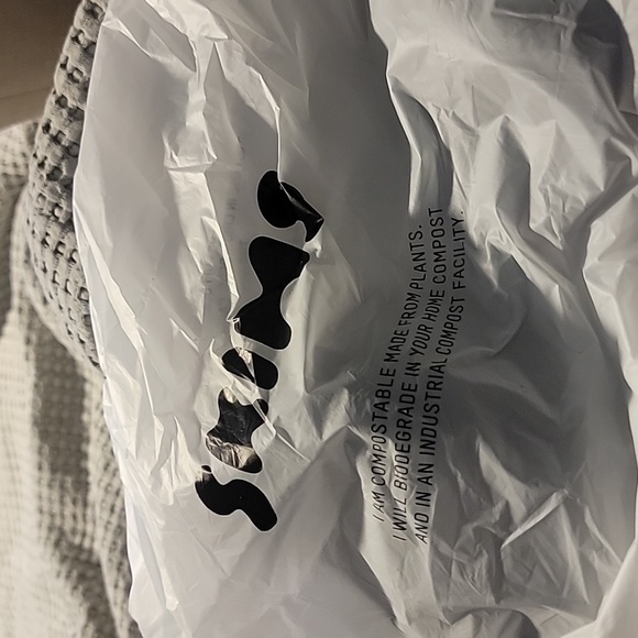 SKIMS FITS EVERYBODY TSGIRT BRA - ONYX - 32DD - Picture 6 of 6